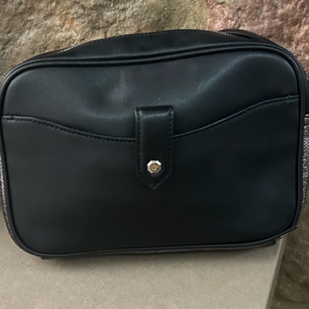 Bag Black Messenger Bag with Leather Finish and Minimalist Design G.I.L.I.